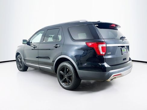Used 2017 Ford Explorer XLT w/ Equipment Group 202A AWD/4WD image 5