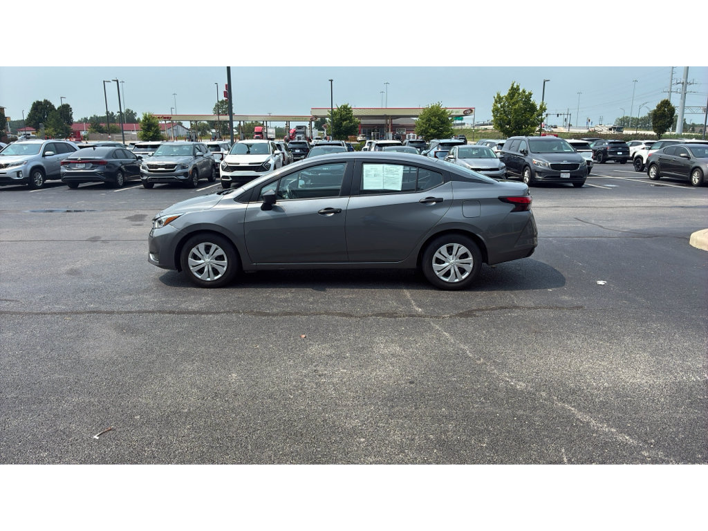 Used 2025 Nissan Versa S FWD image 4