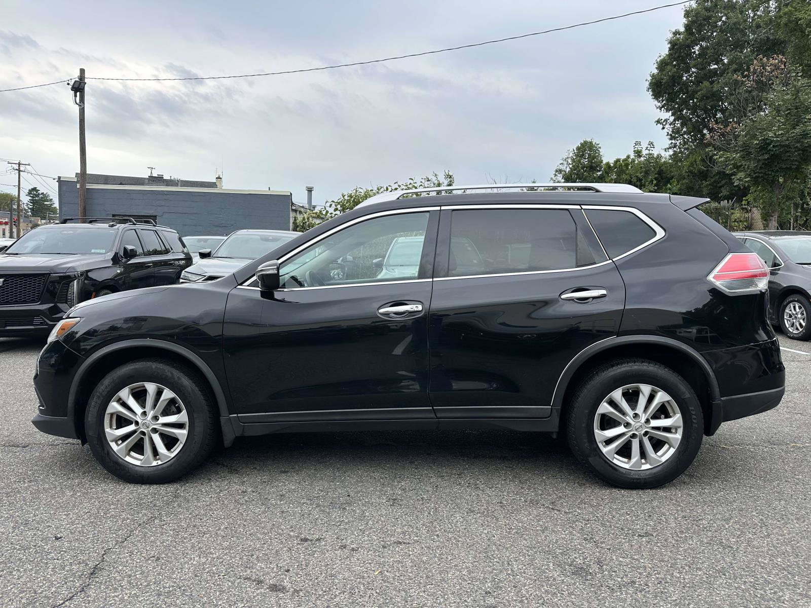 Used 2015 Nissan Rogue SV AWD/4WD image 6