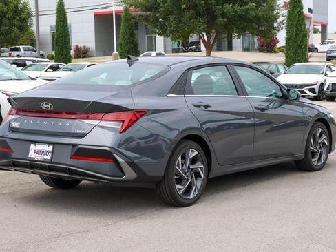 New 2026 Hyundai Elantra Limited FWD image 3