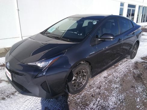 Used 2016 Toyota Prius Two image 2