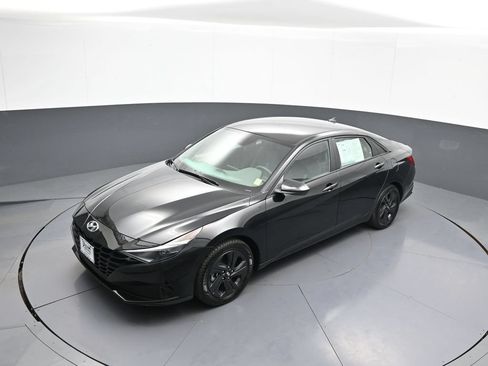 Certified 2023 Hyundai Elantra Blue FWD image 33