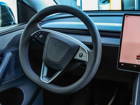 Used 2026 Tesla Model Y AWD image 26