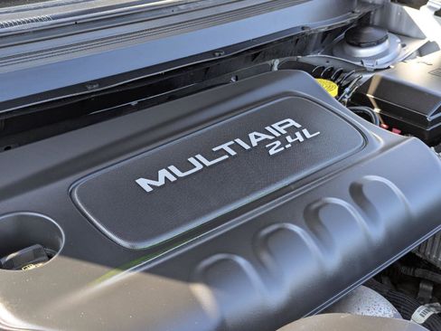 Used 2017 Jeep Cherokee Sport w/ Safety Group image 21