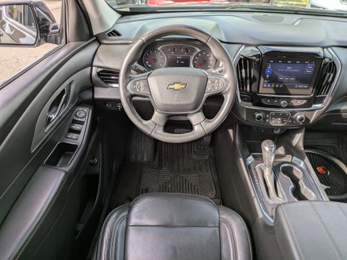 Used 2020 Chevrolet Traverse LT image 18