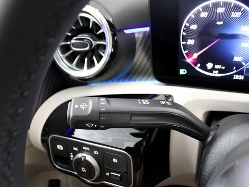 Used 2025 Mercedes-Benz CLA 250 image 13