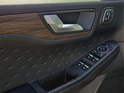 Used 2020 Ford Escape Titanium image 19