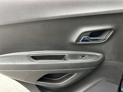 Used 2020 Chevrolet Trax LT w/ Driver Confidence Package image 18