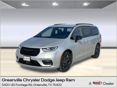 Used 2026 Chrysler Pacifica Select w/ S Appearance Package