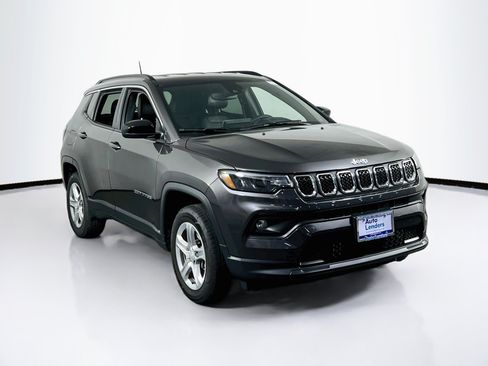 Used 2023 Jeep Compass Latitude w/ Convenience Group AWD/4WD image 3