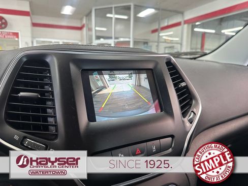 Used 2020 Jeep Cherokee Latitude Lux w/ Comfort/Convenience Group AWD/4WD image 11