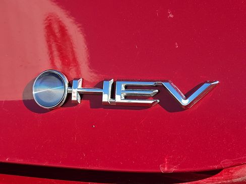 Used 2024 Toyota Prius LE image 8