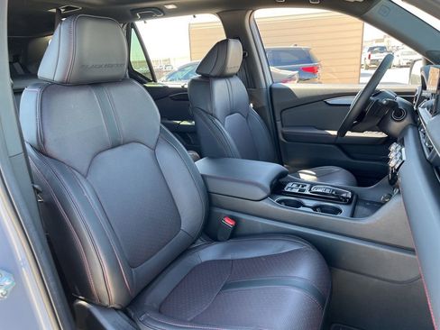 Certified 2025 Honda Pilot Black Edition image 31