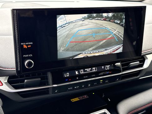 Used 2025 Toyota Sienna XSE image 27