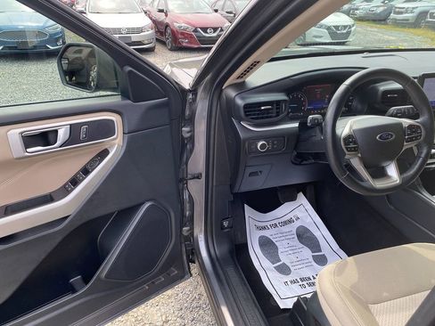 Used 2022 Ford Explorer XLT image 10