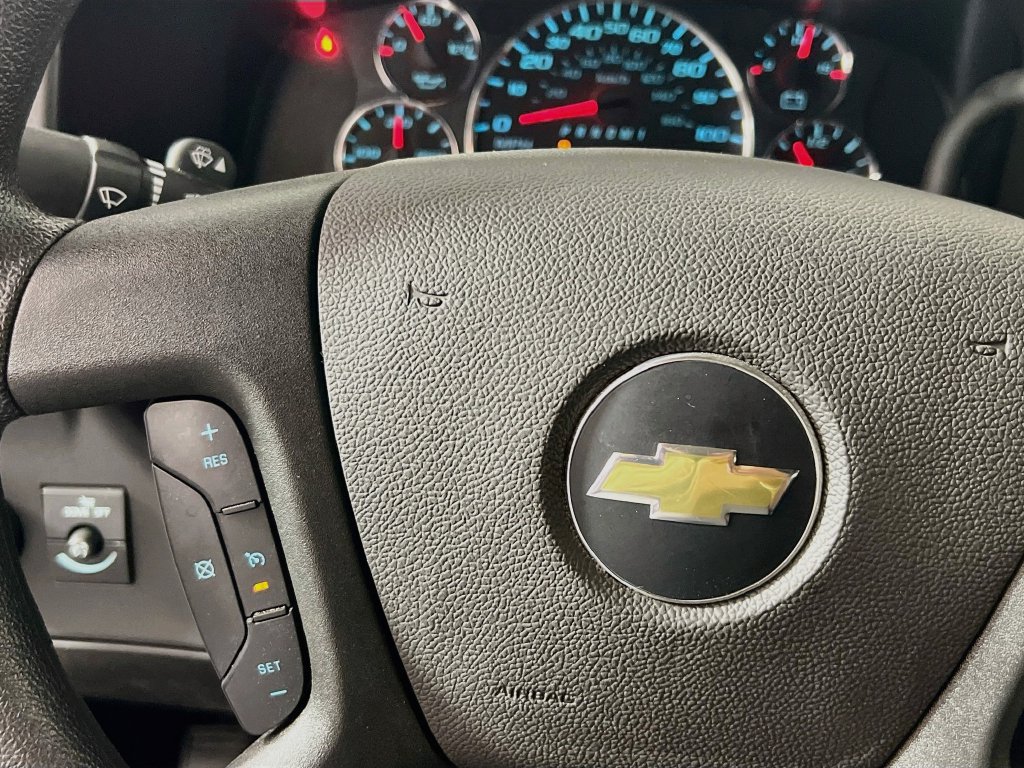 Used 2025 Chevrolet Express 2500 w/ Driver Convenience Package RWD image 17