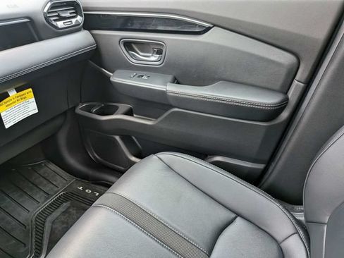 Used 2025 Honda Pilot EX-L image 17