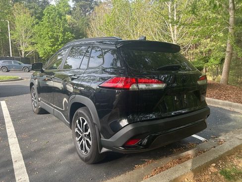 Used 2024 Toyota Corolla Cross SE image 12