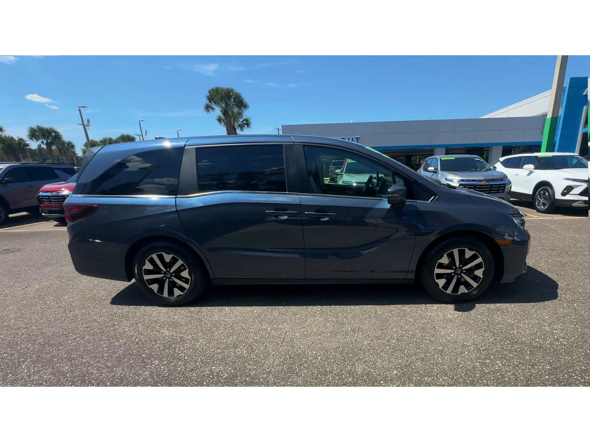 Used 2025 Honda Odyssey EX-L image 9