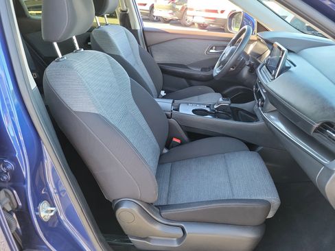 Used 2023 Nissan Rogue SV image 18