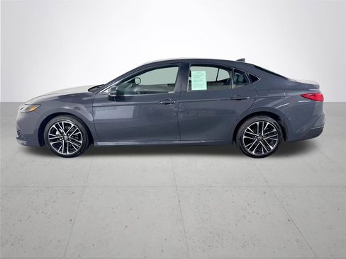 Used 2025 Toyota Camry XLE FWD image 9