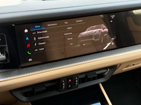 New 2026 Porsche Cayenne Turbo AWD/4WD image 21