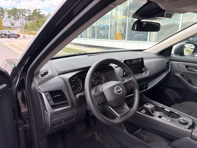 Used 2025 Nissan Rogue S AWD/4WD image 13
