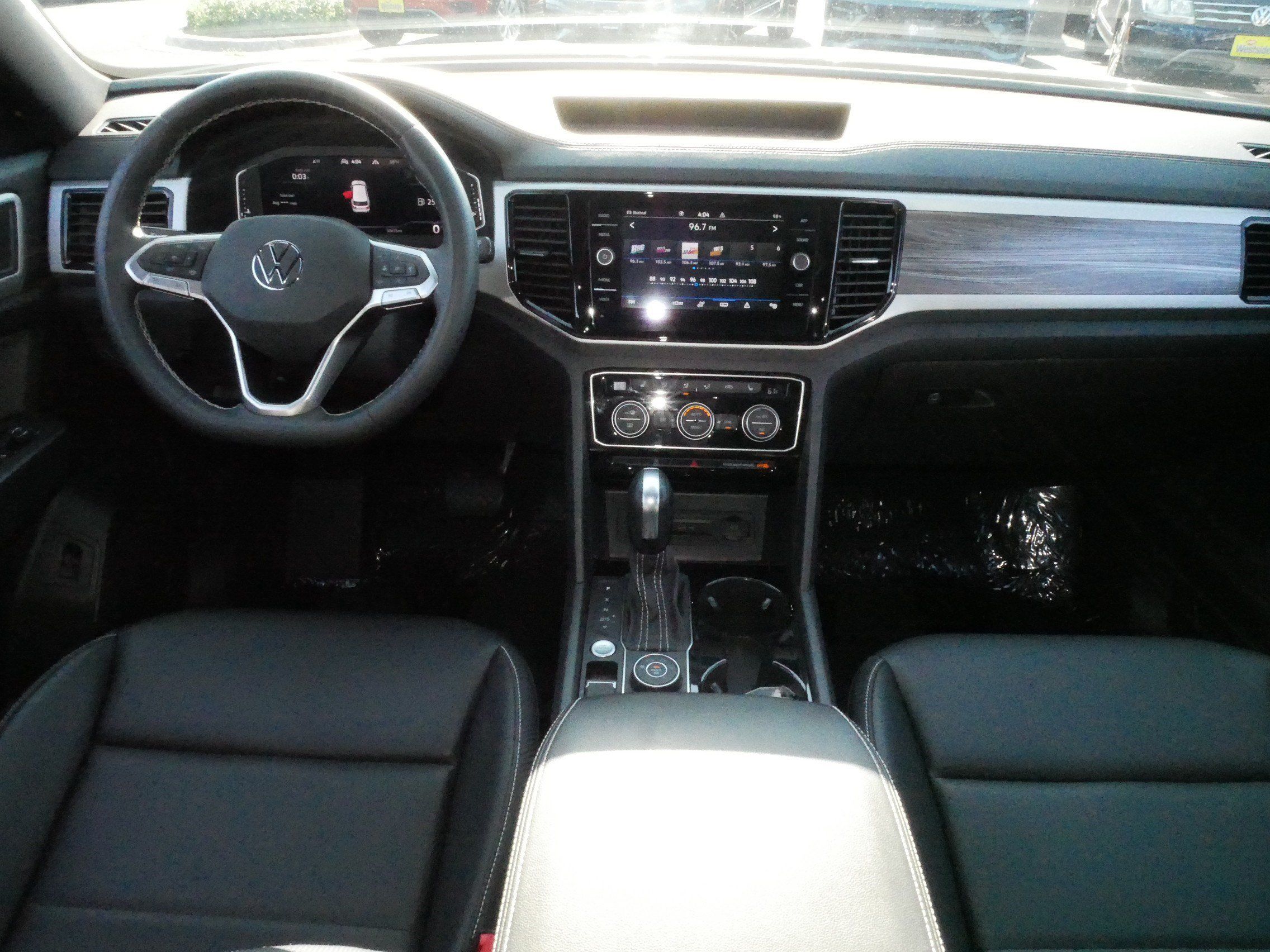 Certified 2023 Volkswagen Atlas Cross Sport SE w/ Panoramic Sunroof Package AWD/4WD image 11