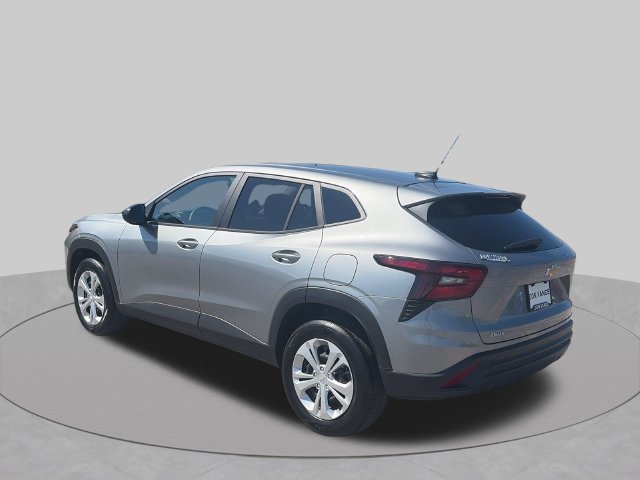 Used 2026 Chevrolet Trax LS FWD image 4