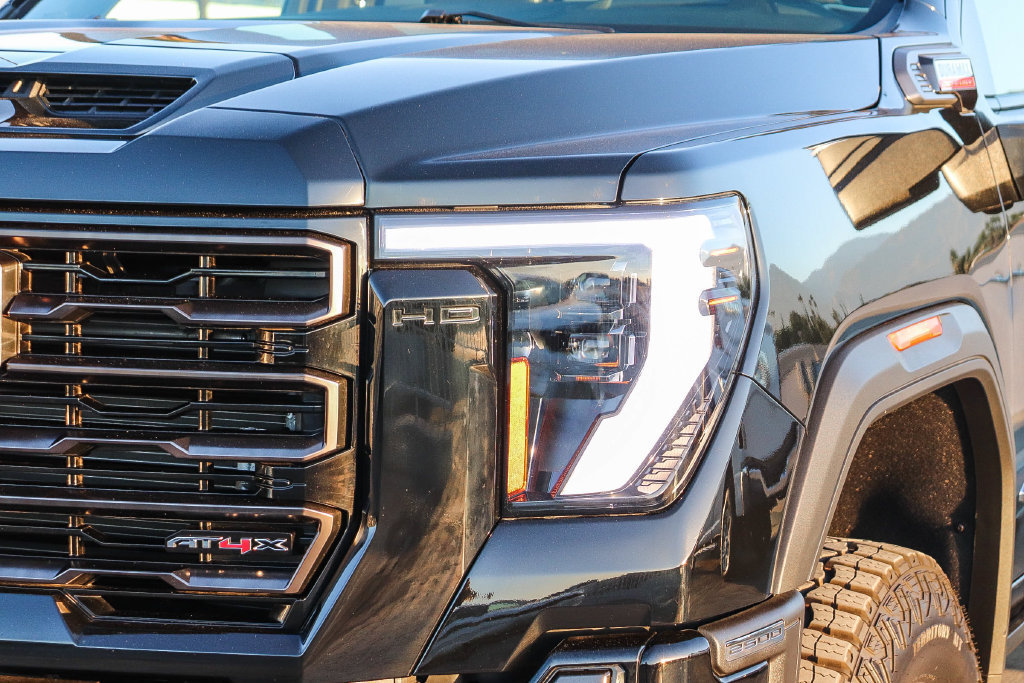 Used 2026 GMC Sierra 2500 AT4X AWD/4WD image 5