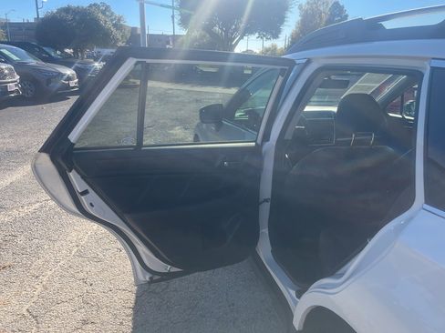 Used 2019 Subaru Outback 2.5i Limited image 26
