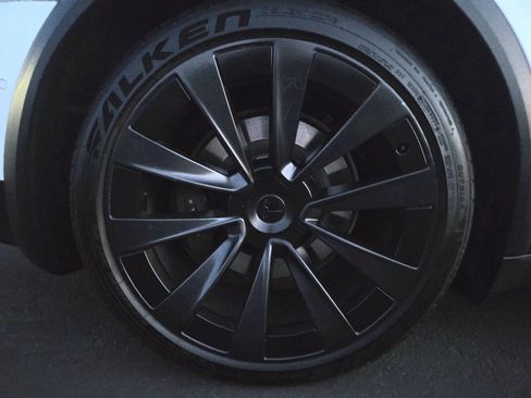 Used 2022 Tesla Model X Plaid image 18