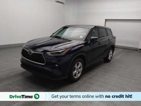 Used 2021 Toyota Highlander LE FWD image 1