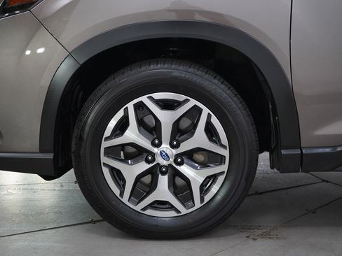 Used 2023 Subaru Forester Premium AWD/4WD image 29