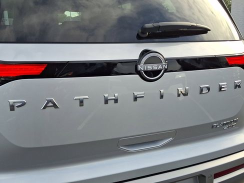 Certified 2022 Nissan Pathfinder Platinum w/ Cargo Package AWD/4WD image 30