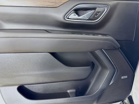 Used 2024 Chevrolet Suburban Premier image 18