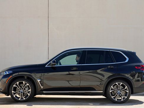 Used 2024 BMW X5 xDrive50e w/ Premium Package AWD/4WD image 8