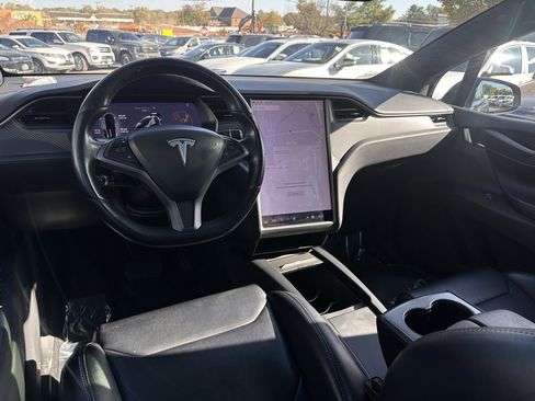 Used 2018 Tesla Model X 75D image 11