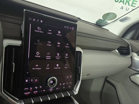 Certified 2025 GMC Acadia Denali w/ Super Cruise Package AWD/4WD image 24