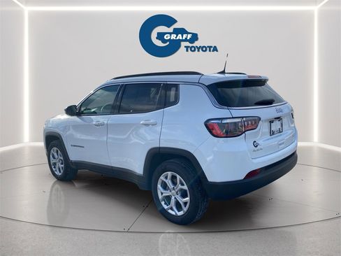 Used 2024 Jeep Compass Latitude image 12