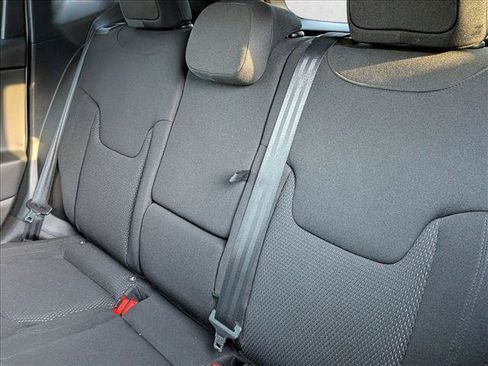 Used 2020 Jeep Renegade Altitude AWD/4WD image 15