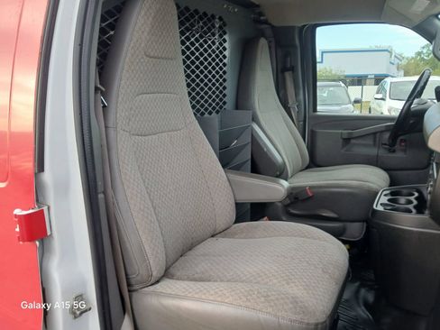 Used 2018 Chevrolet Express 3500 Extended w/ Driver Convenience Package RWD image 19