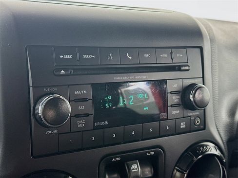 Used 2018 Jeep Wrangler Unlimited Rubicon image 17