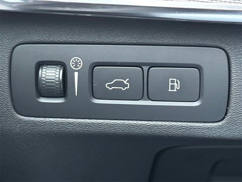 Used 2022 Volvo XC90 T8 R-Design w/ Advanced Package image 32