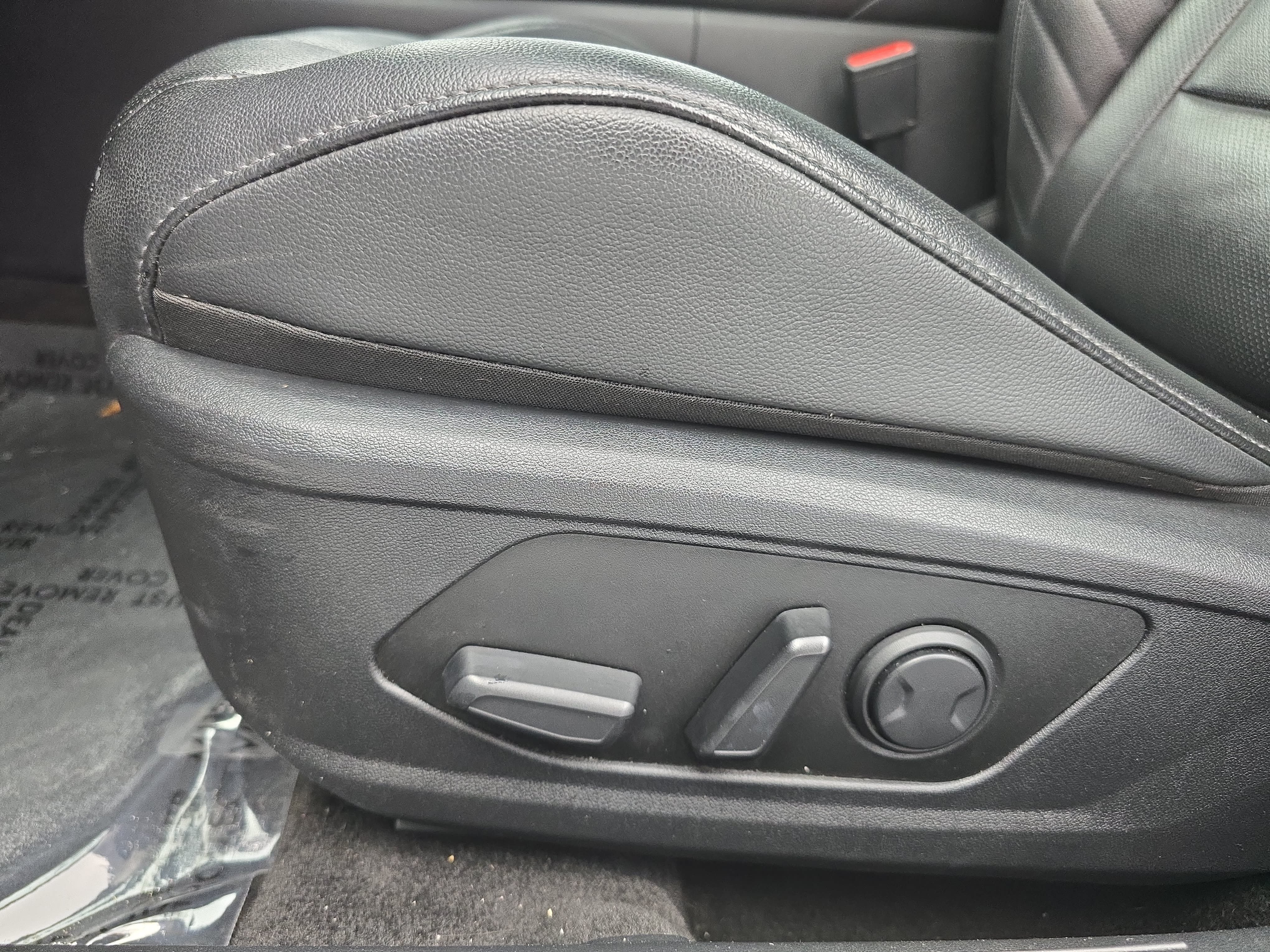Used 2025 Hyundai Elantra Limited FWD image 28