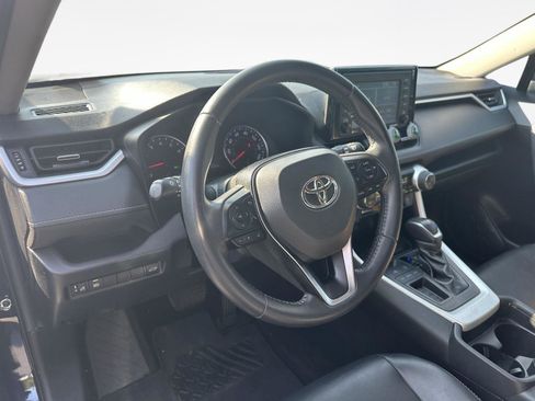 Used 2020 Toyota RAV4 XLE Premium FWD image 11