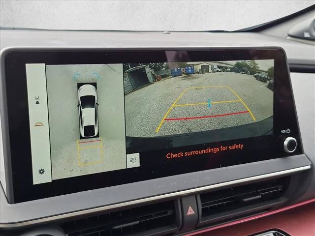 Used 2024 Toyota Prius Prime Premium w/ Advanced Technology Package FWD image 11