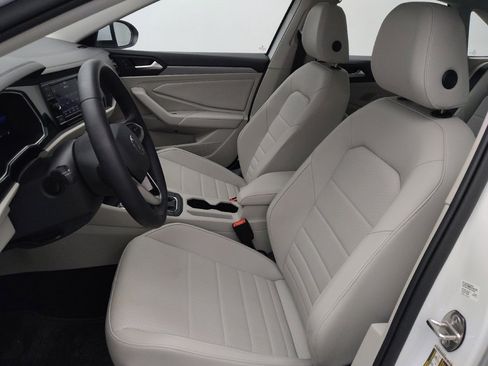Used 2023 Volkswagen Jetta SE w/ Panoramic Sunroof Package FWD image 17