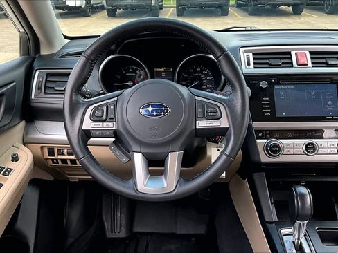 Used 2017 Subaru Outback 2.5i Premium image 6