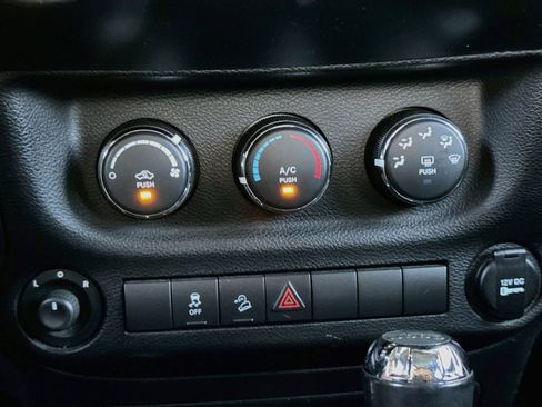 Used 2014 Jeep Wrangler Unlimited Sport w/ Quick Order Package 24S AWD/4WD image 11